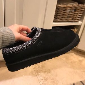 Women’s Ugg Tasmanian Slippers- Barely worn!!